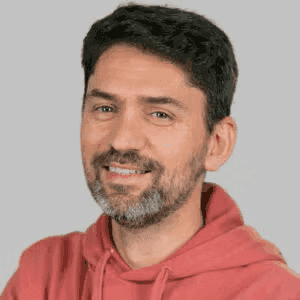 Manu de la Peña headshot